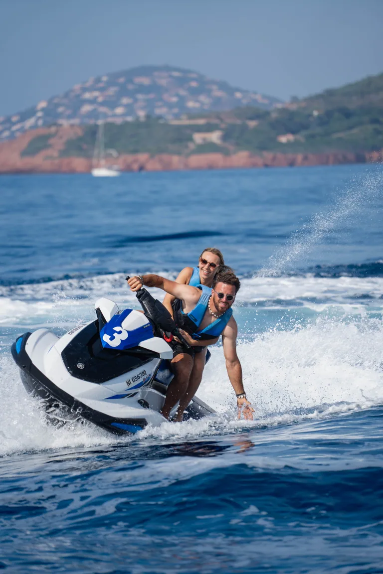 Location de jet ski sans permis à Mandelieu, entre Cannes et Théoule-sur-Mer